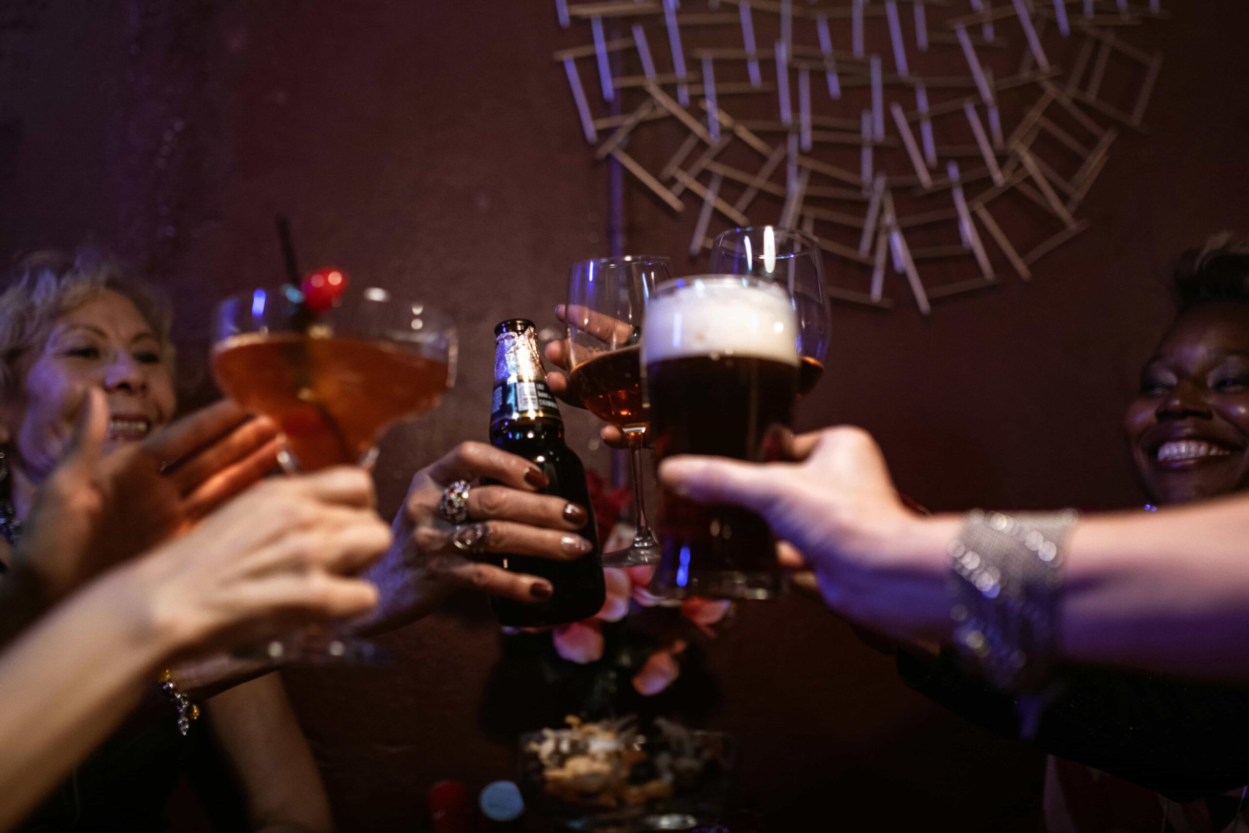 friends cheersing drinks